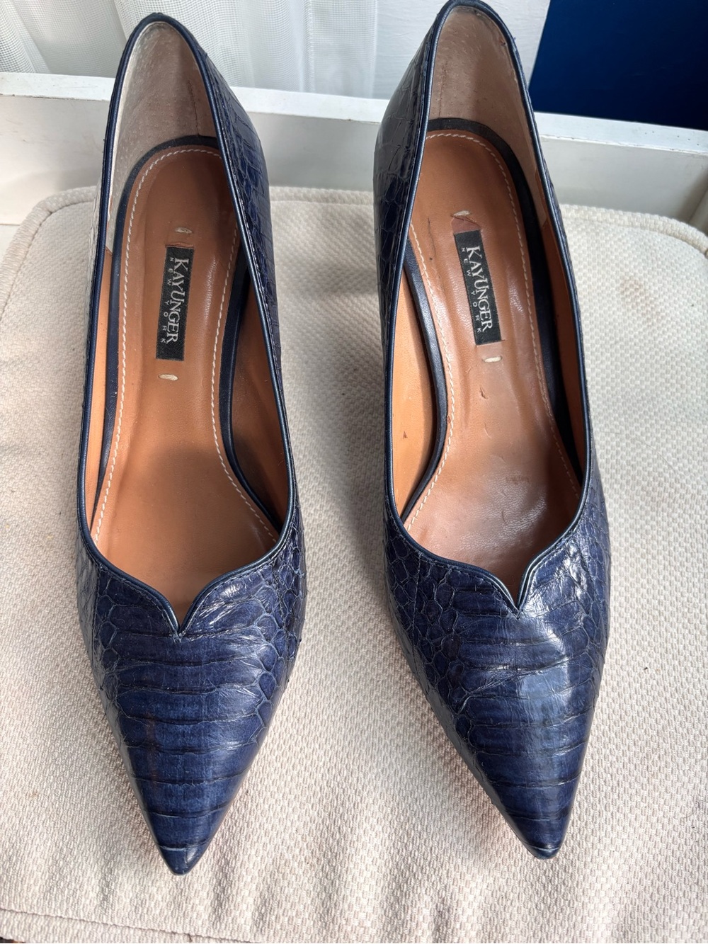 Kay Unger New York Navy Reptile Pointed Toe Pumps Size 10